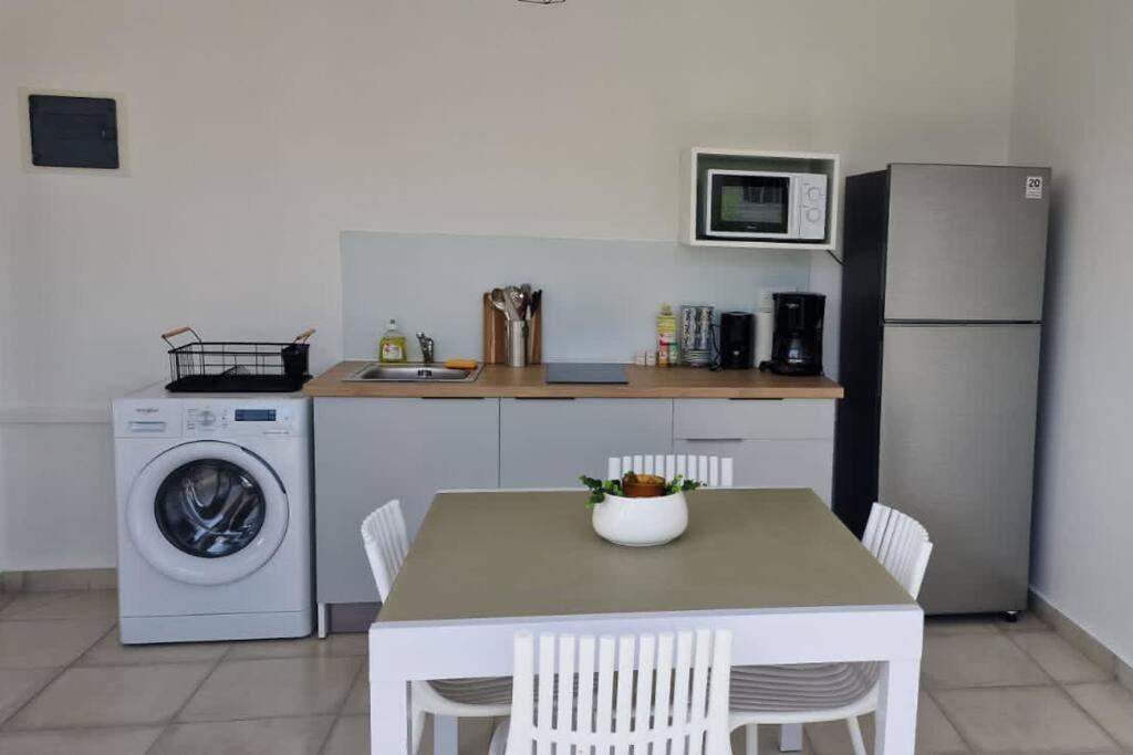 Joli T2 En Bas De Villa Vue Jardin Et Mer Вю-Абитан Екстериор снимка